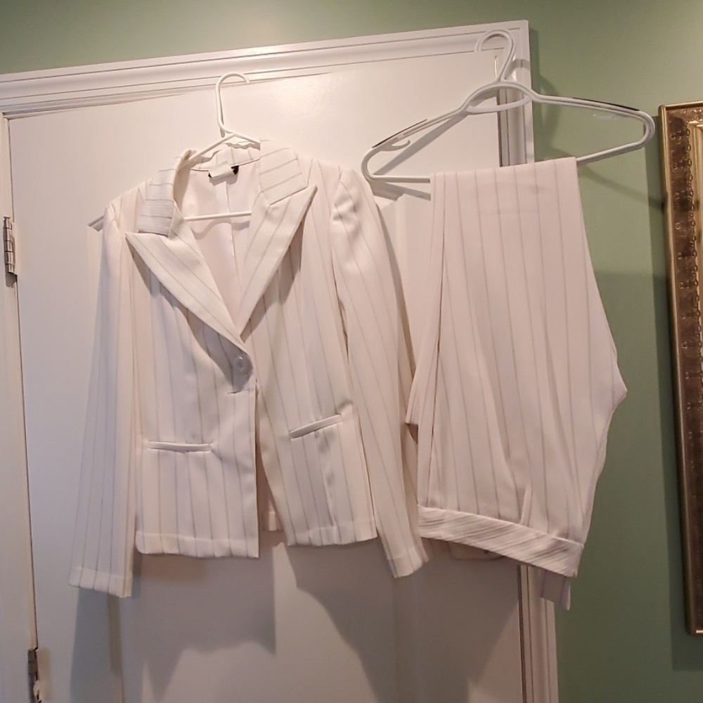Stripped pant suit